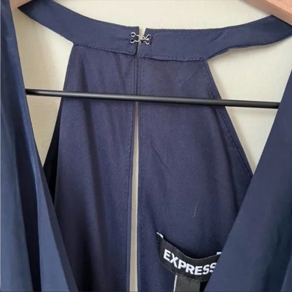 NEW EXPRESS Belted Surplice Jumpsuit in Navy Sz 6 - Picture 7 of 9